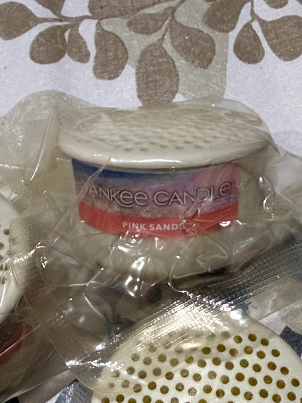 Yankee Candle Pink Sands wax melt air fresheners - Picture 2 of 3